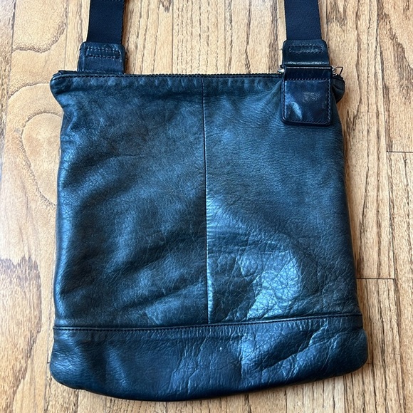 Margot purse leather black worn in look adjustable strap zip up - Picture 2 of 10